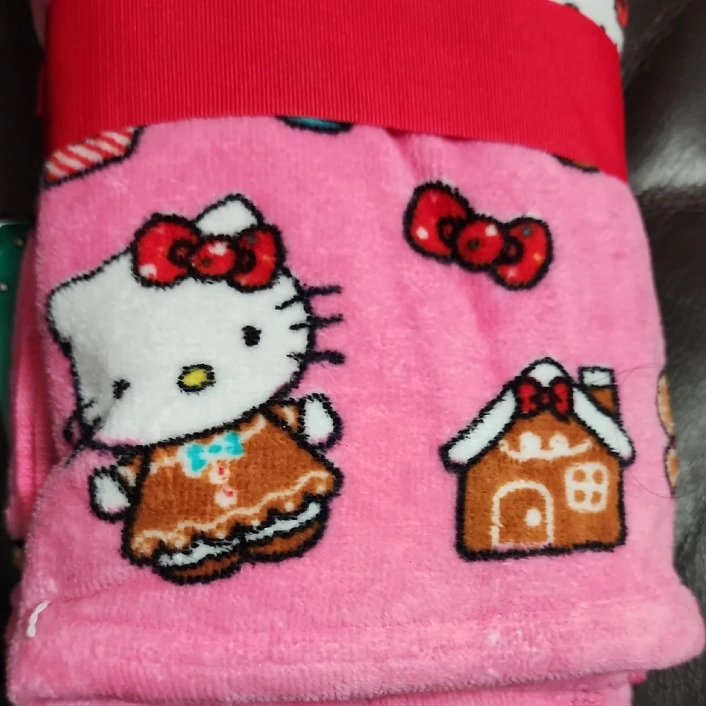 Brand new Saniro Hello Kitty set of 2 Hand Towels.